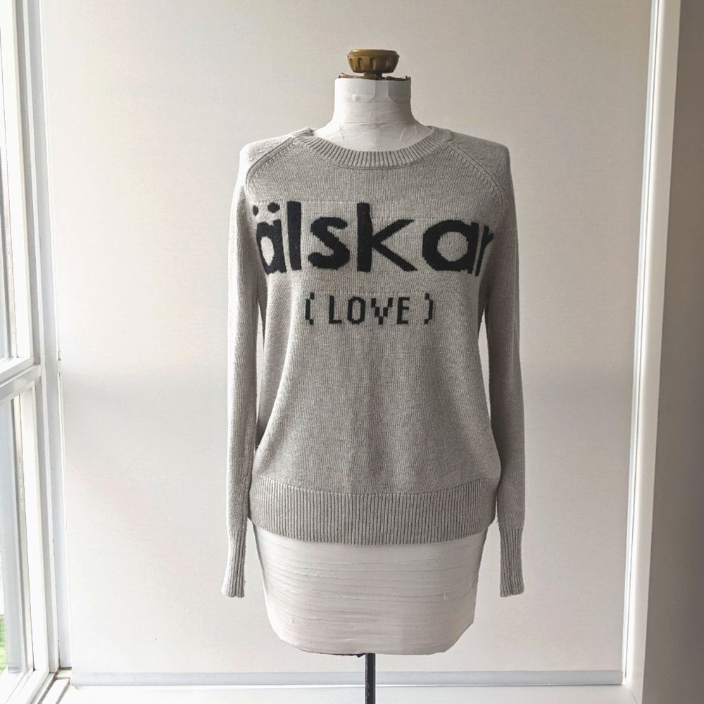 Love 'Älskar' Crewneck Sweater - Light Gray